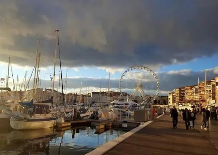 Mini Loft Avec Cinema Et Terrasse - Cap D'agde * Agde
