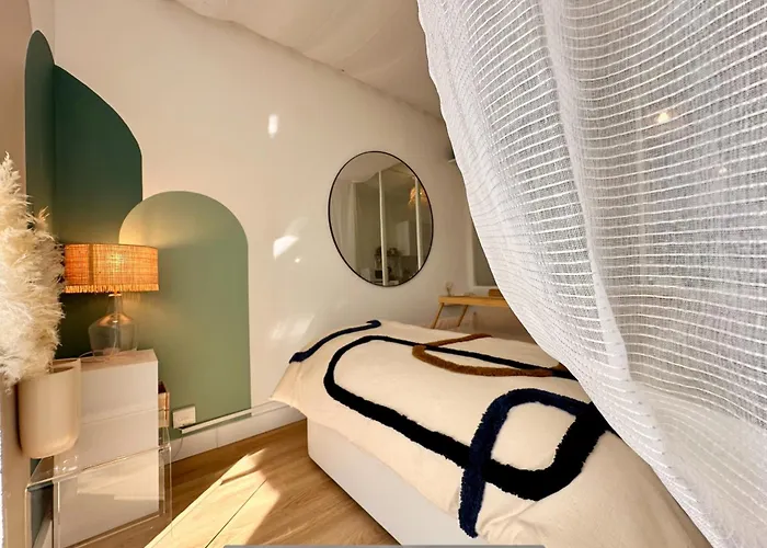 Mini Loft Avec Cinema Et Terrasse - Cap D'agde